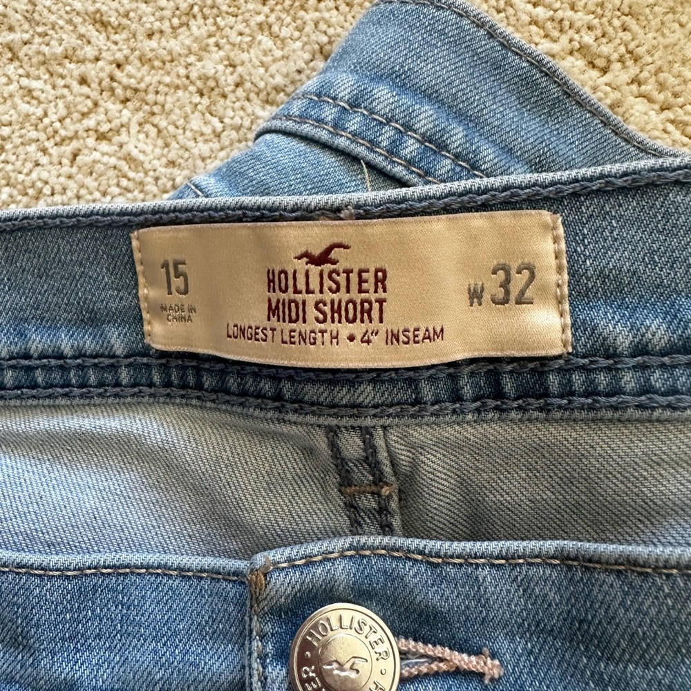 Hollister Women's Light Blue Midi Short Jeans